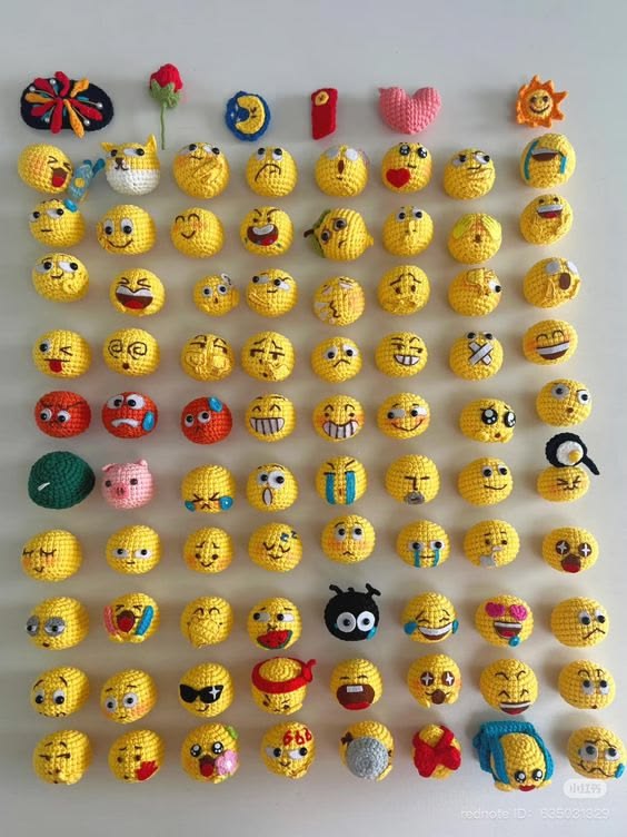 Smiley Face Crochet Keychain – Handmade Bag Charm