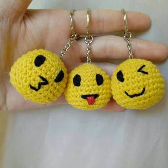 Smiley Face Crochet Keychain – Handmade Bag Charm