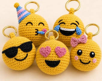 Smiley Face Crochet Keychain – Handmade Bag Charm